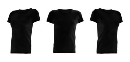 Trois t-shirts noirs isolés sur blanc photo