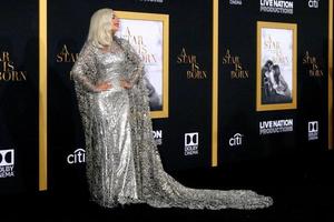 los angeles - 24 septembre lady gaga à la première d'une étoile est née au shrine auditorium le 24 septembre 2018 à los angeles, ca photo