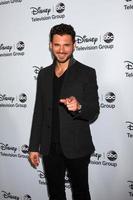 los angeles - jan 17 - adan canto au disney-abc television group 2014 hiver press tour party arrivées au langham huntington le 17 janvier 2014 à pasadena, ca photo