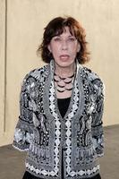 Los angeles - 20 mai - lily tomlin arrive à l'abc disney international upfronts au lot des studios walt disney le 20 mai 2012 à burbank, ca photo