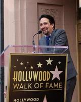 los angeles - 30 novembre lin-manuel miranda à la cérémonie des étoiles lin-manuel miranda sur le hollywood walk of fame le 30 novembre 2018 à los angeles, ca photo