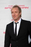 Los angeles - 28 juin - rhys ifans arrive à la première de l'incroyable spider-man au théâtre du village le 28 juin 2012 à westwood, ca photo