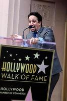 los angeles - 30 novembre lin-manuel miranda à la cérémonie des étoiles lin-manuel miranda sur le hollywood walk of fame le 30 novembre 2018 à los angeles, ca photo