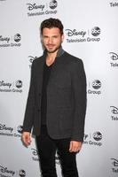 los angeles - jan 17 - adan canto au disney-abc television group 2014 hiver press tour party arrivées au langham huntington le 17 janvier 2014 à pasadena, ca photo