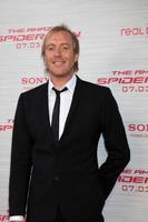 Los angeles - 28 juin - rhys ifans arrive à la première de l'incroyable spider-man au théâtre du village le 28 juin 2012 à westwood, ca photo