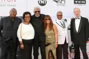 los angeles - 8 juin morgan freeman, équipe de travail du prix pour l'ensemble de la carrière de l'american film institute à diane keaton au dolby theatre le 8 juin 2017 à los angeles, ca photo