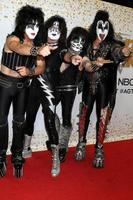 los angeles - 19 septembre - paul stanley, tommy thayer, chanteur eric, gène simmons, baiser sur le tapis rouge du vainqueur des couronnes de talent de l'amérique au théâtre dolby le 19 septembre 2018 à los angeles, ca photo