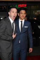 Los angeles - 19 mars - eddie kaye thomas john cho arrive à la première réunion américaine au théâtre chinois graumans le 19 mars 2012 à los angeles, ca photo