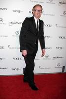 los angeles - jan 15 - jesse tyler ferguson arrive au gala 2011 de l'art d'elysium au parc d'exposition du california science center le 15 janvier 2011 à los angeles, ca photo