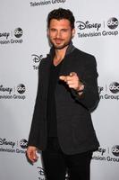 los angeles - jan 17 - adan canto au disney-abc television group 2014 hiver press tour party arrivées au langham huntington le 17 janvier 2014 à pasadena, ca photo