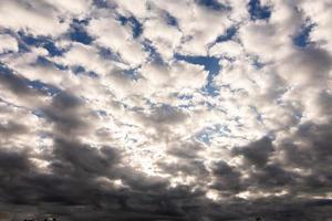 le nuage noir qui formait un nuage de pluie photo