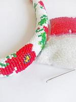 décoration perlée tressée à la main avec motif coquelicots, perles, crochet photo