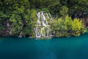 vue imprenable dans le parc national des lacs de plitvice .croatie photo