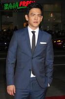 Los angeles - mar 19 - john cho arrive à la première de la réunion américaine au théâtre chinois de graumans le 19 mars 2012 à los angeles, ca photo