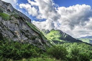 montagnes des Pyrénées photo