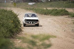 yogyakarta, indonésie - 16 octobre 2022 - les coureurs participent au rallye sprint de la coupe du roi jogja photo