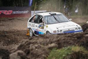 yogyakarta, indonésie - 16 octobre 2022 - les coureurs participent au rallye sprint de la coupe du roi jogja photo