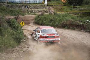 yogyakarta, indonésie - 16 octobre 2022 - les coureurs participent au rallye sprint de la coupe du roi jogja photo