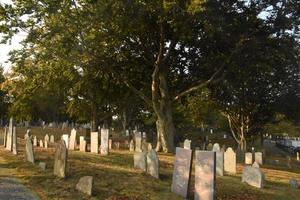 Vieilles pierres tombales dans un cimetière de Plymouth photo