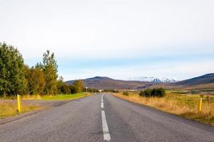 belle route de montagne en islande photo