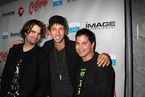 los angeles, 15 septembre - joe lynch, joel david moore, adam green arrive à la première chillerama au cimetière hollywood pour toujours le 15 septembre 2011 à los angeles, ca photo