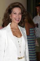 Los angeles, 2 août - susan lucci arrive à la tournée de presse de cable tca au beverly hilton hotel le 2 août 2012 à beverly hills, ca photo