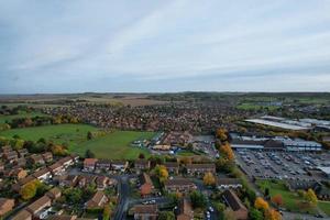 vue aérienne en grand angle de la ville britannique par une belle journée d'hiver photo