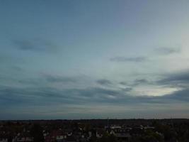 Plus beaux nuages et ciel au-dessus de la ville de Londres Luton en Angleterre Royaume-Uni photo