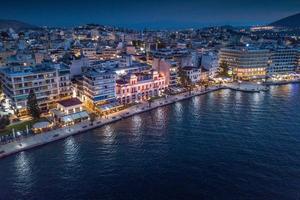 paysage nocturne, ville de Chalida, Grèce photo