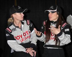 los angeles, 17 mars - eileen davidson kate del castillo lors de la séance d'entraînement pour la 36e course de célébrités toyota pro qui se tiendra à long beach, ca le 14 avril 2012 à l'hippodrome de willow springs le 17 mars 2012 à willow springs, ca photo