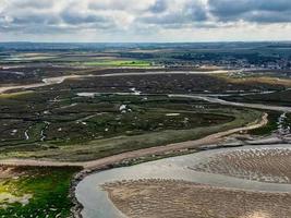 vue aérienne des marais depuis les puits-à-côté-de-la-mer photo