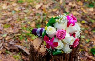 mariage bouquet de mariée de roses photo