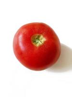 tomate fraîche rouge sur fond blanc. ingrédients pour cuisiner photo