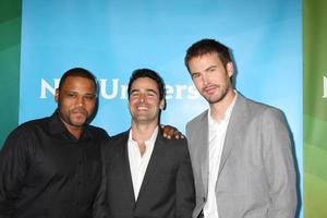 los angeles, 24 juillet - anthony anderson, jesse bradford, zach cregger arrive à la tournée de presse nbc tca été 2012 à l'hôtel beverly hilton le 24 juillet 2012 à beverly hills, ca photo