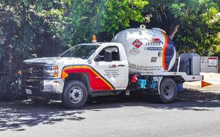 playa del carmen quintana roo mexique 2022 divers camions mexicains transporteurs camionnettes voitures de livraison au mexique. photo