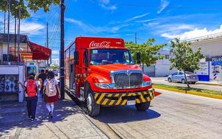 playa del carmen quintana roo mexique 2022 divers camions mexicains transporteurs camionnettes voitures de livraison au mexique. photo