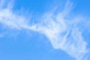 ciel bleu avec des nuages. photo