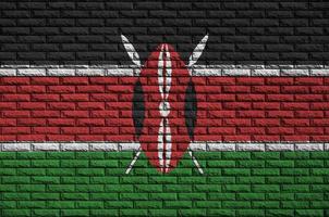 Le drapeau du Kenya est peint sur un vieux mur de briques photo