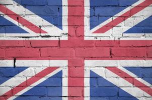 Le drapeau de la Grande-Bretagne est peint sur un vieux mur de briques photo