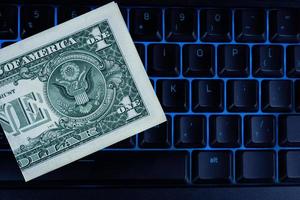 dollar sur un clavier noir photo