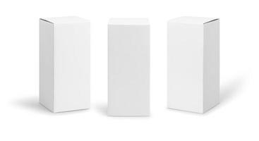 boîtes blanches isolées sur fond blanc photo