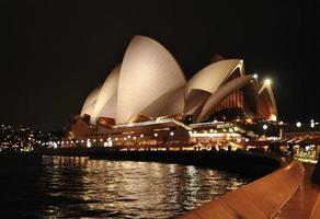 Sydney, Nouvelle-Galles du Sud, 2018 - photographie nocturne de l'opéra en gros plan, Nouvelle-Galles du Sud. photo