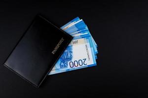 Passeport russe et billets en roubles photo