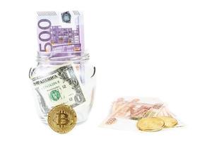 dollar et bitcoin fond blanc photo