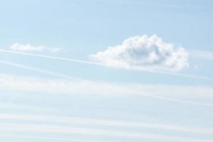 ciel bleu avec des nuages photo