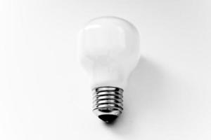 ampoule high-key sur blanc, concept d'énergie propre photo