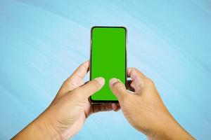 téléphone à écran vert pour mettre votre contenu. photo