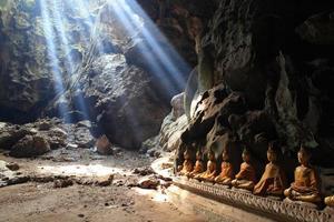 lumière du soleil dans la grotte