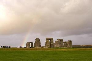 Stonehenge et un arc-en-ciel, Angleterre