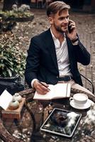 homme au café photo